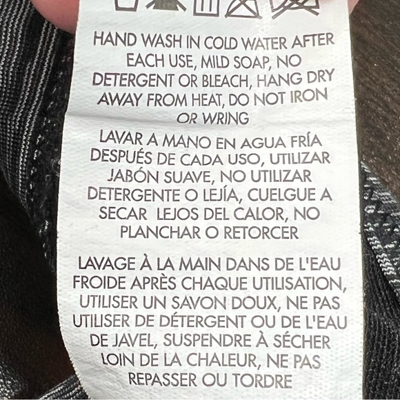 TYR 2 in 1 tank/sports bra black & gray size Large (10/12) - Picture 8 of 8